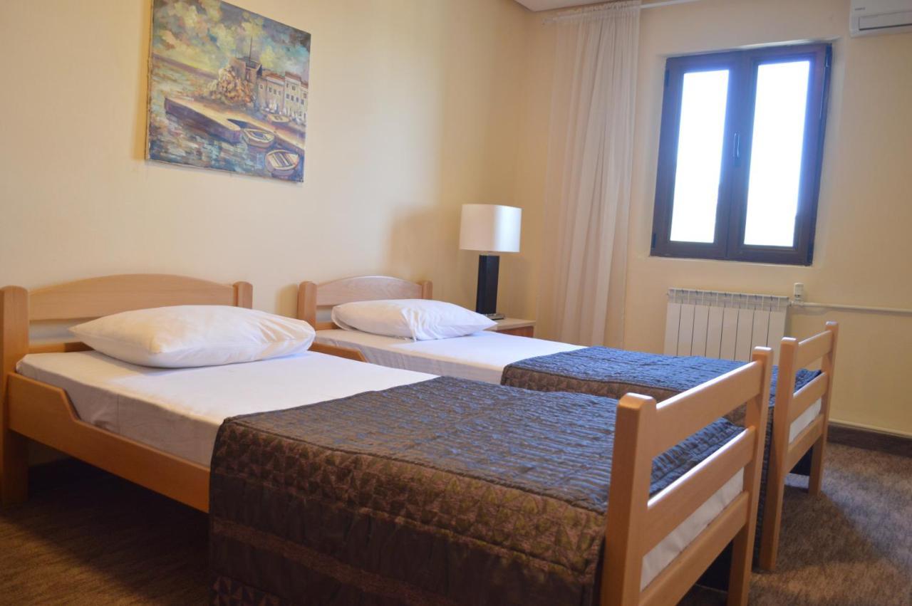 Ambassador Apartments Petrovac Exterior foto