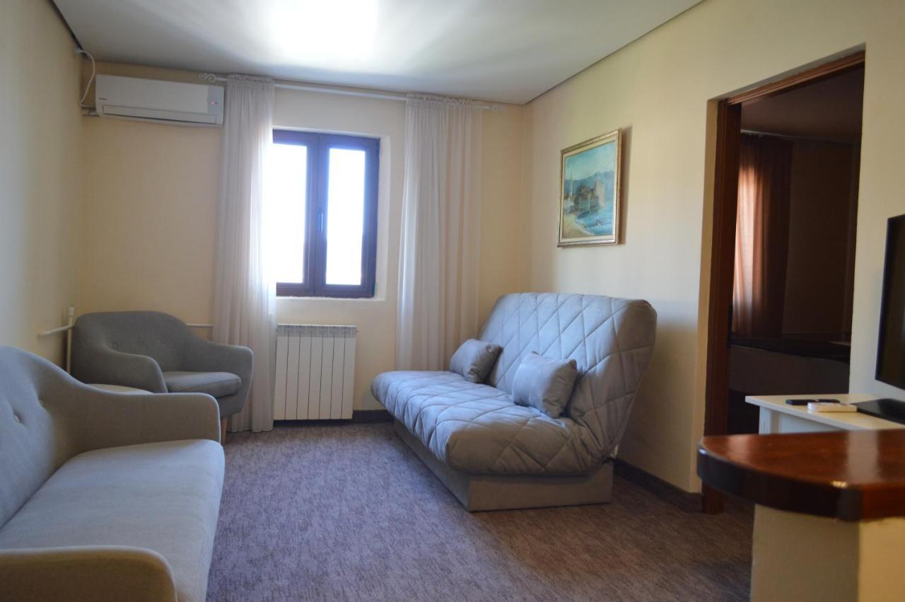 Ambassador Apartments Petrovac Exterior foto